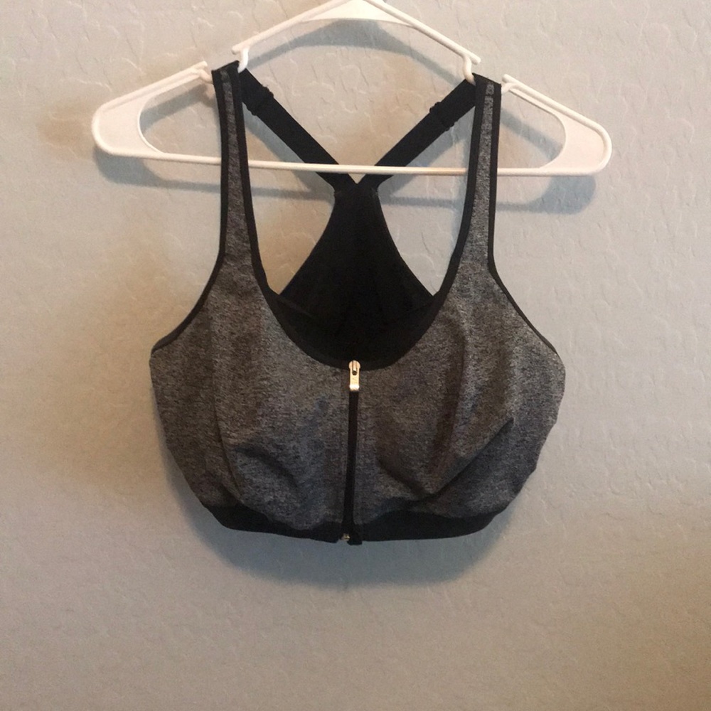 VS Sport, sports bra size 36DDD.
